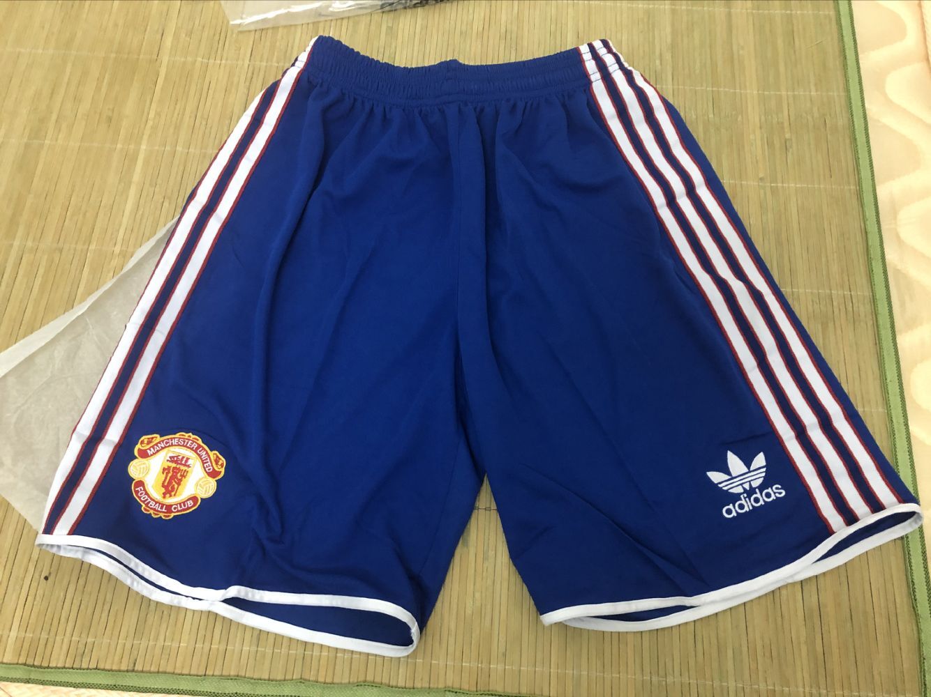 1990-1992 Manchester United away shorts Retro.