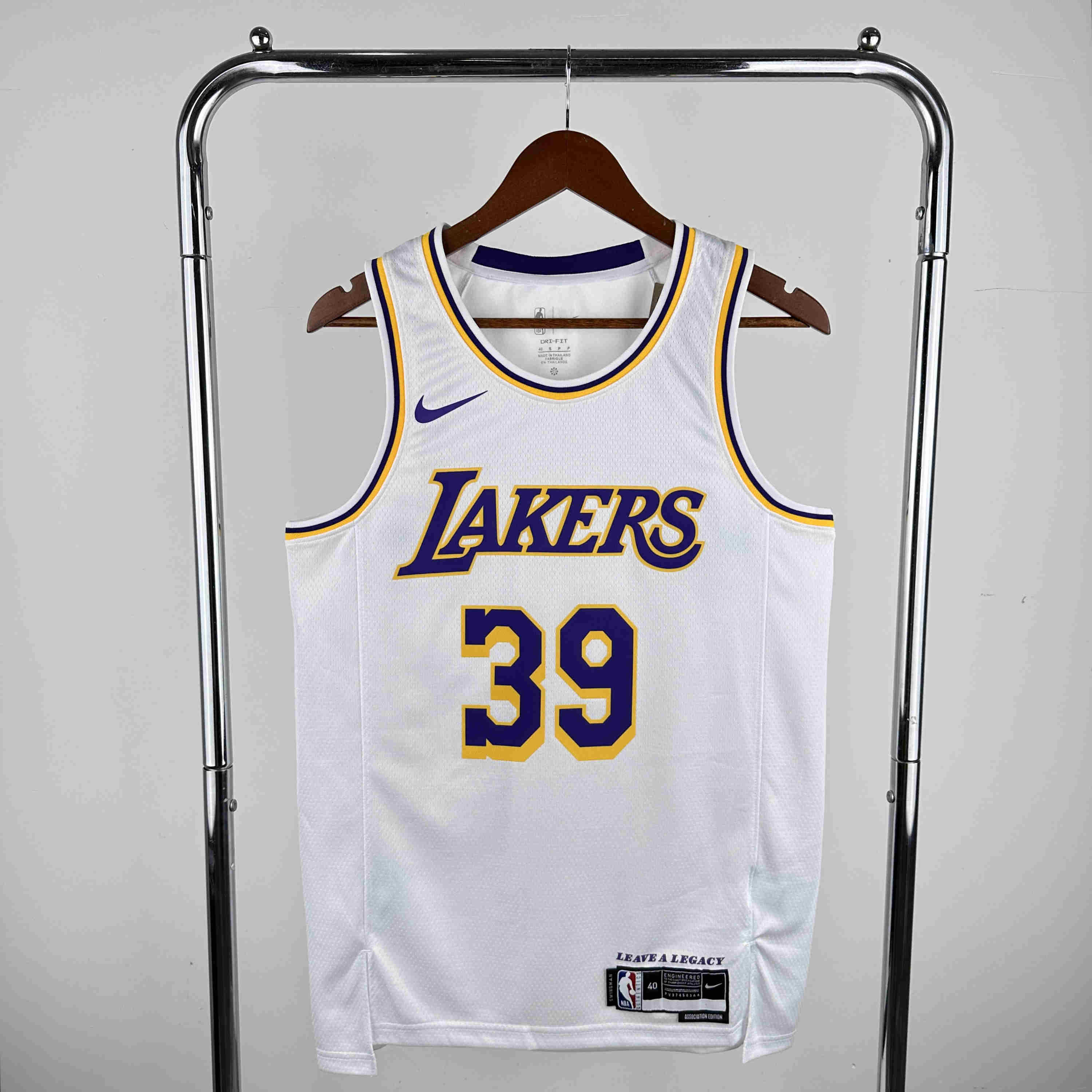 Los Angeles Lakers  NO.39