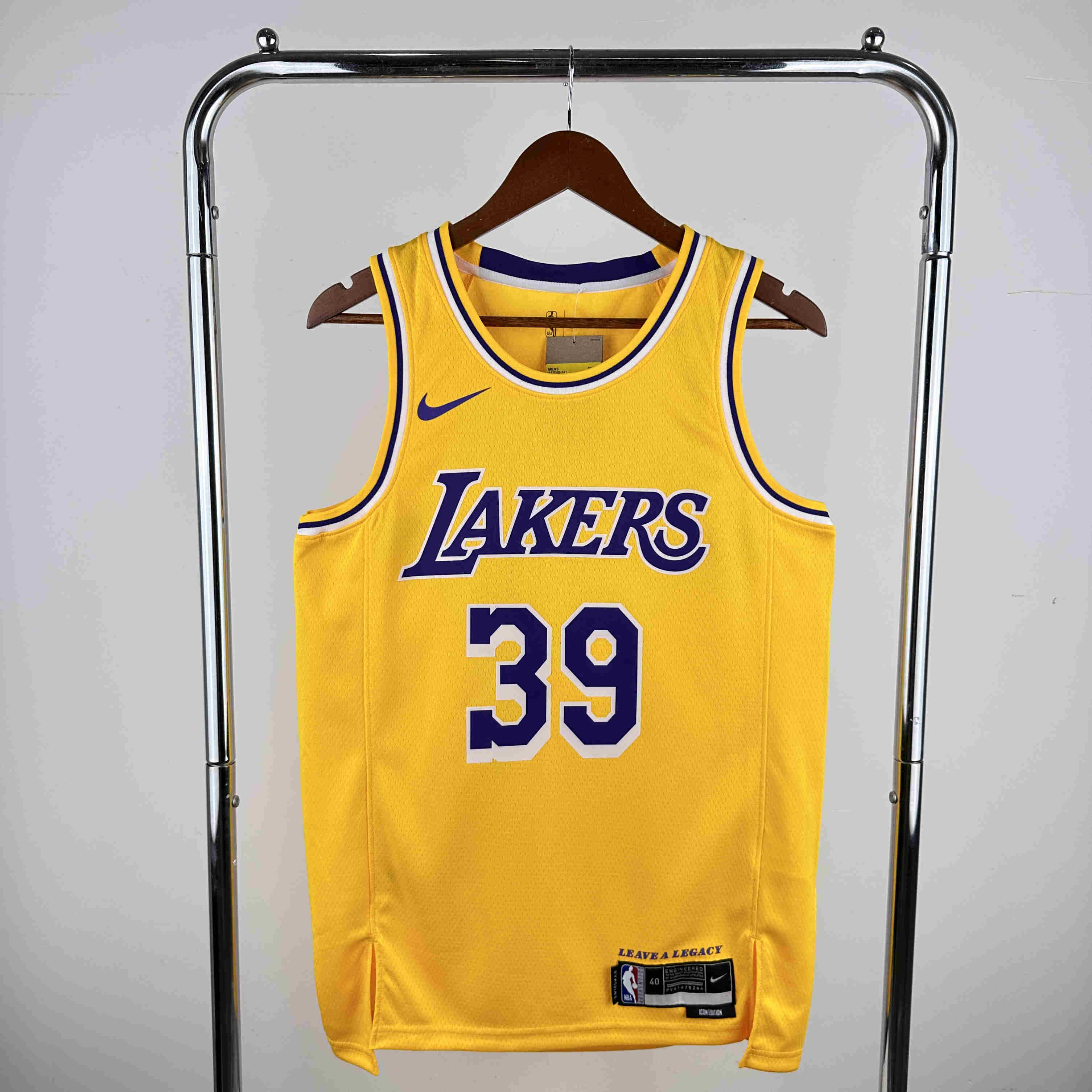 Los Angeles Lakers  NO.39