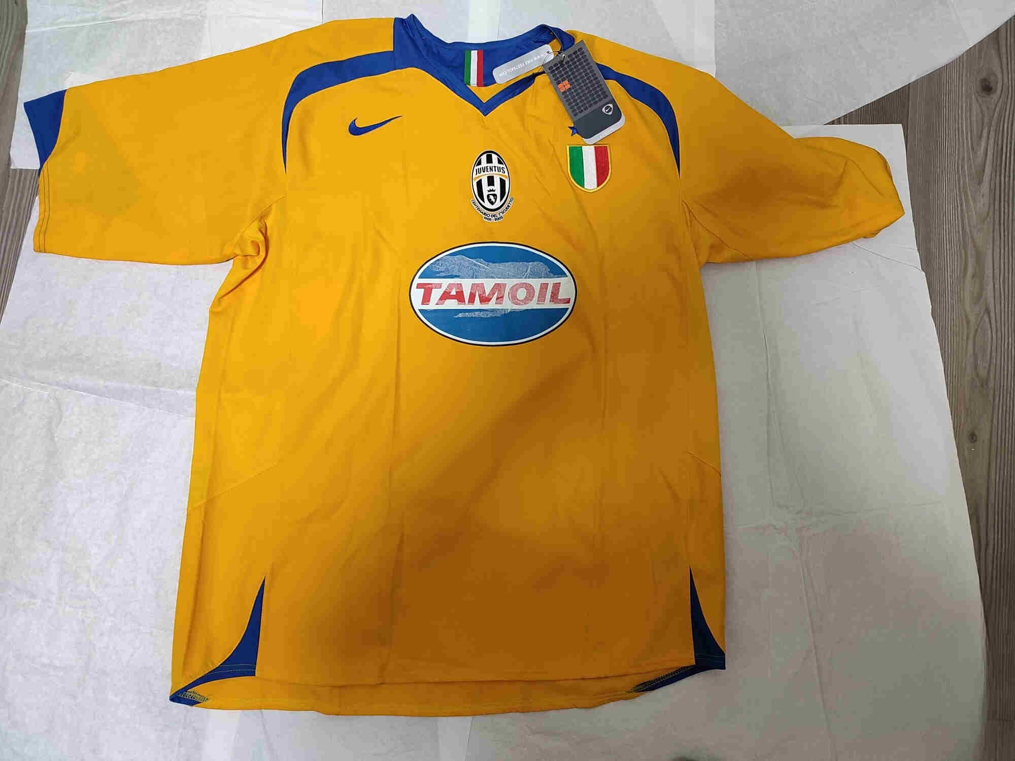 2005-2006   Juventus away  Retro