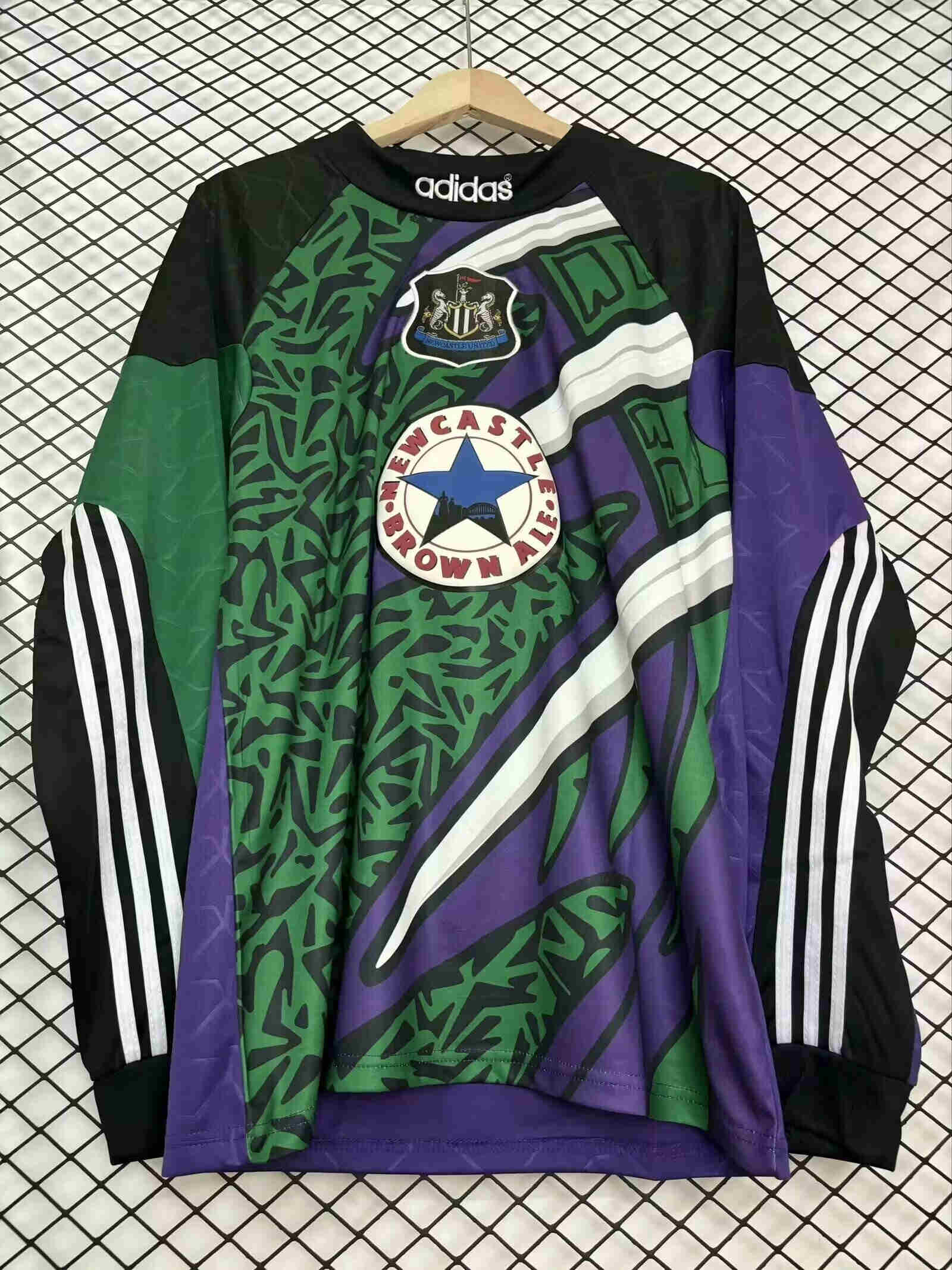 1995-1996 Newcastle   Retro Long sleeved