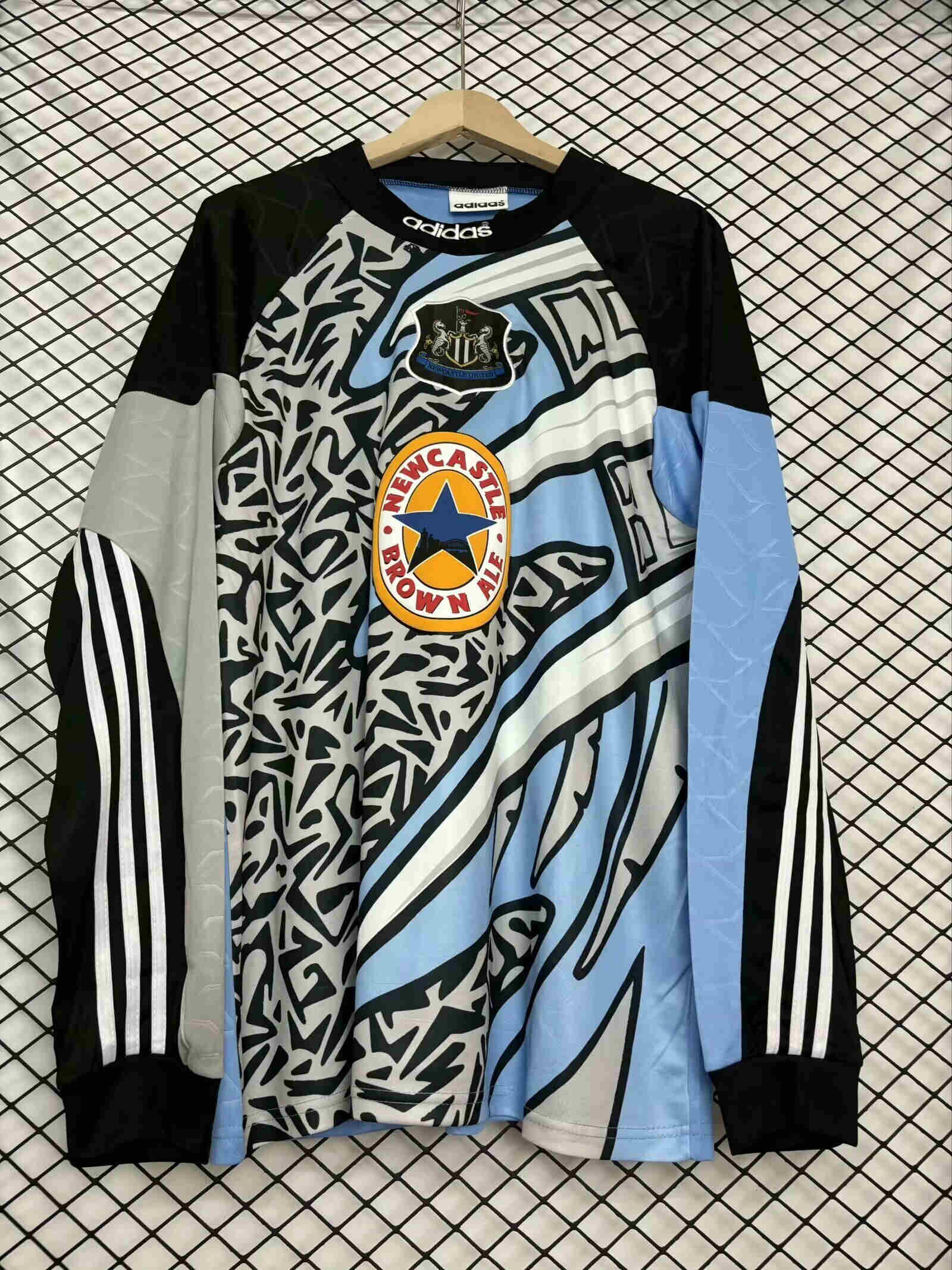 1995-1996 Newcastle   Retro Long sleeved