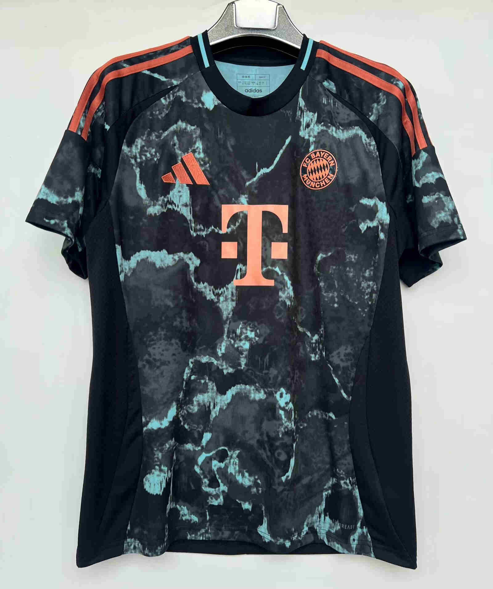 2024-2025 FC Bayern Munich away