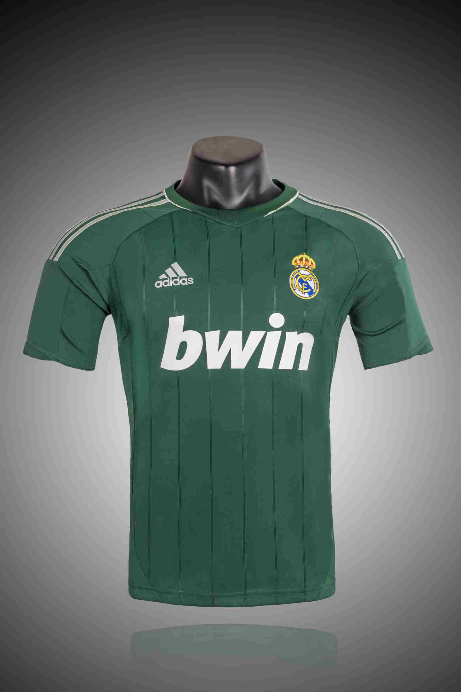 2012-2013  Real Madrid away retro